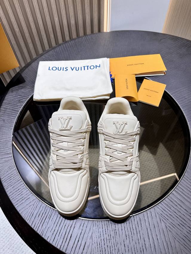 Loui* Vuitto* 顶级版本 P 元 Size 男码 38-45 设计师 Virgil Abloh 向复古篮球鞋汲取创意表达 推出本款 Lv Train