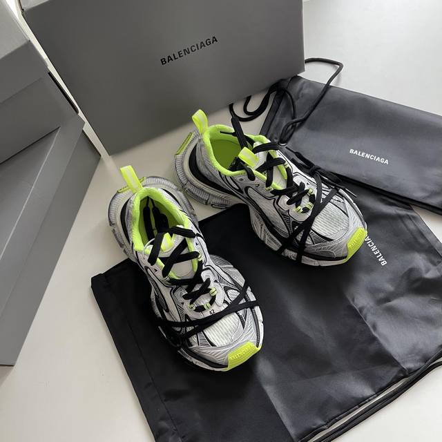 巴黎世家 九代新款3 复古做旧运动老爹鞋高品质 Balenciaga 3Xl Sneaker 整体鞋型汲取了balenciaga Track和balenciag