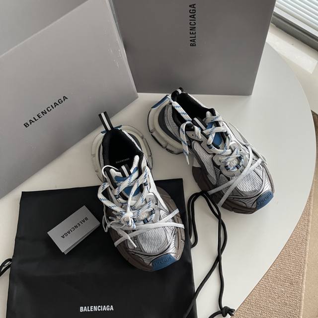 巴黎世家 九代新款3 复古做旧运动老爹鞋高品质 Balenciaga 3Xl Sneaker 整体鞋型汲取了balenciaga Track和balenciag