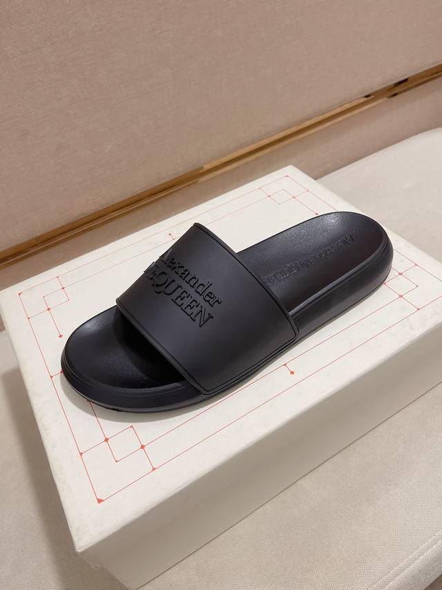 Alexander Mcqueen 亚力山大麦昆 新款拖鞋 3D图案 一如既往独家开模材质 爱不释手 正确版型 上脚绝对精彩 舒适度超级赞 经典 时尚 百搭 大
