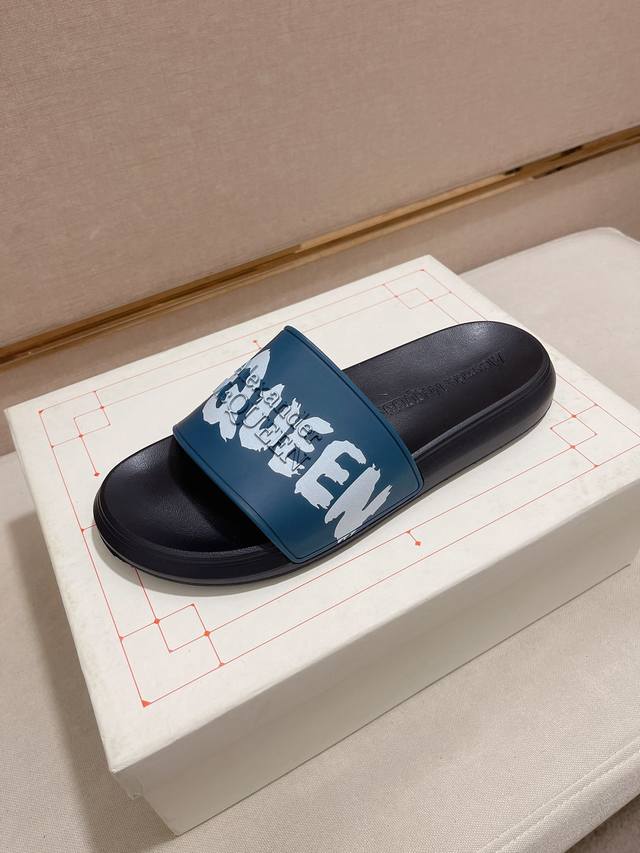 Alexander Mcqueen 亚力山大麦昆 新款拖鞋 3D图案 一如既往独家开模材质 爱不释手 正确版型 上脚绝对精彩 舒适度超级赞 经典 时尚 百搭 大