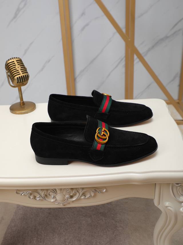 古奇 Gucci 男士最新款休闲皮鞋 专柜同步上市 原版一比一复刻 全进口牛皮 内里采用头层顶级羊皮 原版原厂特供橡胶大底 引领时尚新概念 配码 38-44