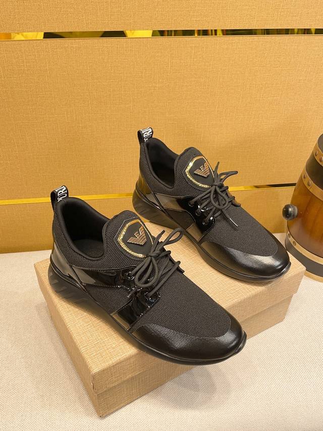 Armani 阿玛尼 运动休闲系列男鞋 以经典的设计成为永不落幕的时尚宠儿 经典的休闲造型 采用进口特殊材料+大面积品牌设计风格独特更呈现出大气上档次+专用大底