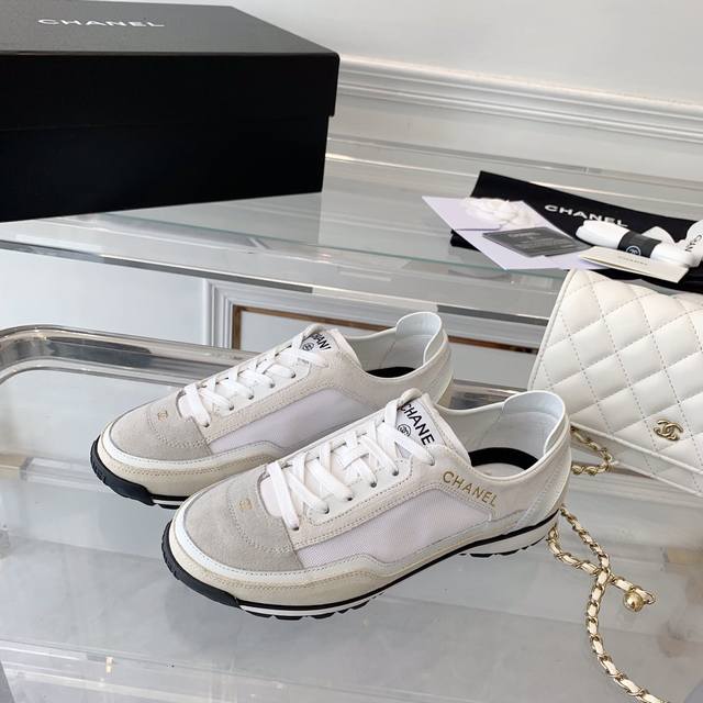 Chanel新款休闲运动鞋 原版一比一开发 经典设计 鞋面多种工艺电绣的风格 原版进口羊皮内里 原版开模tpu组合大底 Size:35 40