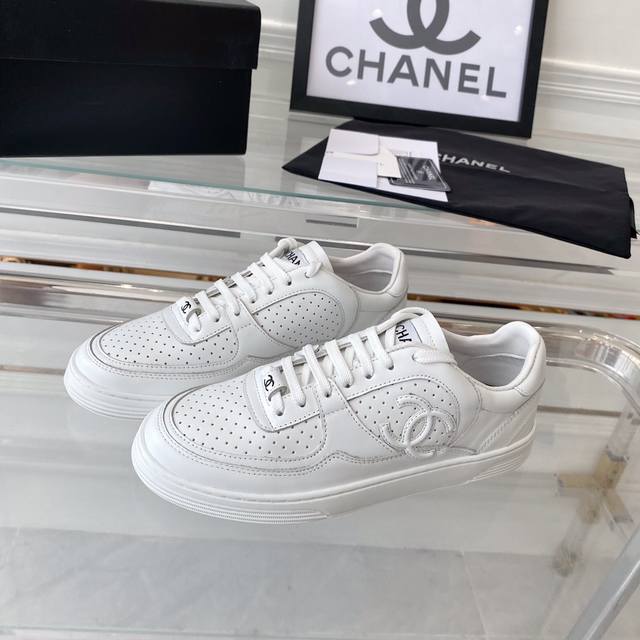 Chanel新款休闲鞋 顶级版本 购入原版一比一开发 所有细节和正品一样 顶级牛皮鞋面 重工艺布面垫脚 Tpu原版组合大底 Size:35-40