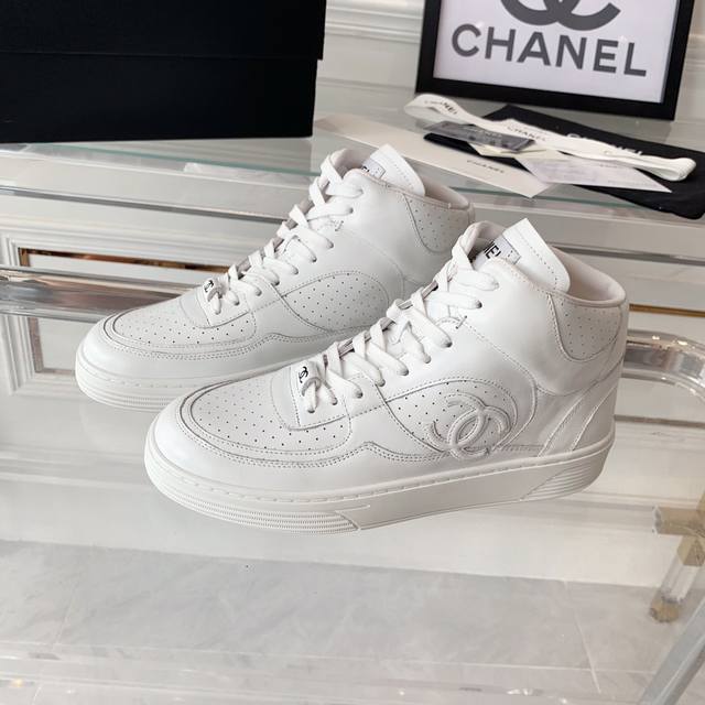 Chanel新款休闲鞋 顶级版本 空军一号短靴 购入原版一比一开发 所有细节和正品一样 顶级牛皮鞋面 重工艺布面垫脚 Tpu原版组合大底 Size:35-40