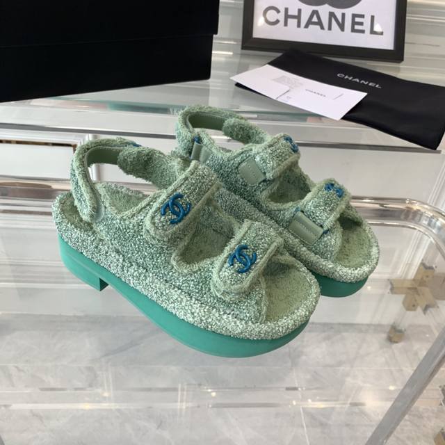 Chanel新款沙滩凉鞋 顶级版本 原版一比一开发 做工十分精致 力求做到恢复原版模样 原版面料 原版大底 Size:35-40