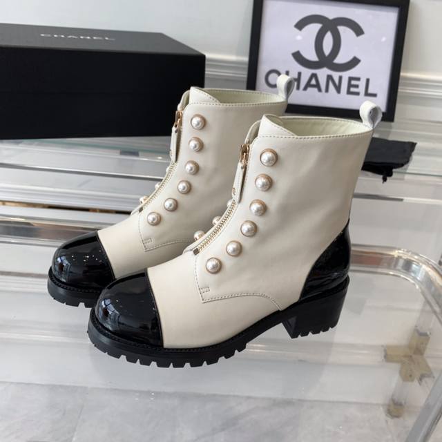 Chanel新款珍珠短靴 顶级版本 质感拉满 时尚休闲百搭 上脚舒适特显腿型 进口牛皮鞋面 羊皮内里 原版开模大底 Size:35-40