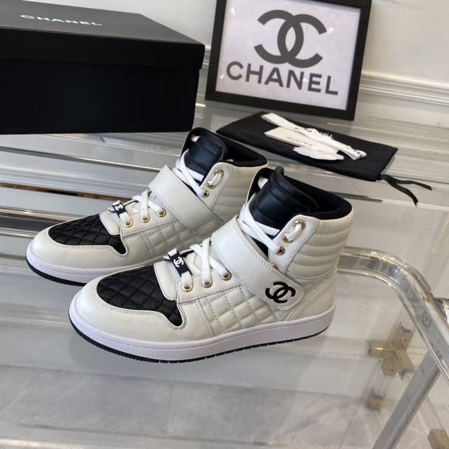 Chanel新款运动鞋 顶级版本 原版定制上脚超级帅 超级无敌百搭 进口羊皮鞋面 羊皮内里 原版开模橡胶大底 Size:35-40