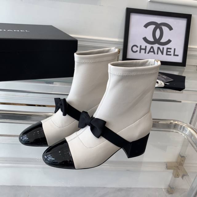 Chanel新款短靴 顶级版本 蝴蝶结搭配显得非常可爱 上脚超级仙女 进口羊皮鞋面 羊皮内里 原版真皮大底 Size:35-40