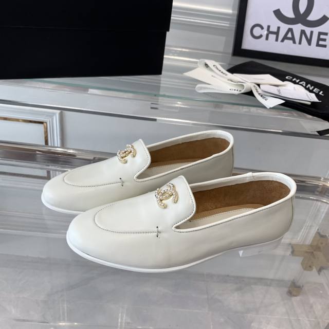 Chanel新款乐福鞋 上脚给人就是一种年代的复古情怀四季鞋 原版定制牛皮小香定制金属扣鞋面 原版水染牛皮垫脚 原版真皮大底 Size:35-40