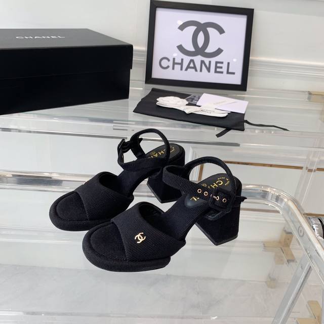 Chanel新款凉鞋 可可爱爱的外型特别吸引眼球 休闲百搭时尚 进口毛昵鞋面 意大利真皮大底 Size:35-40