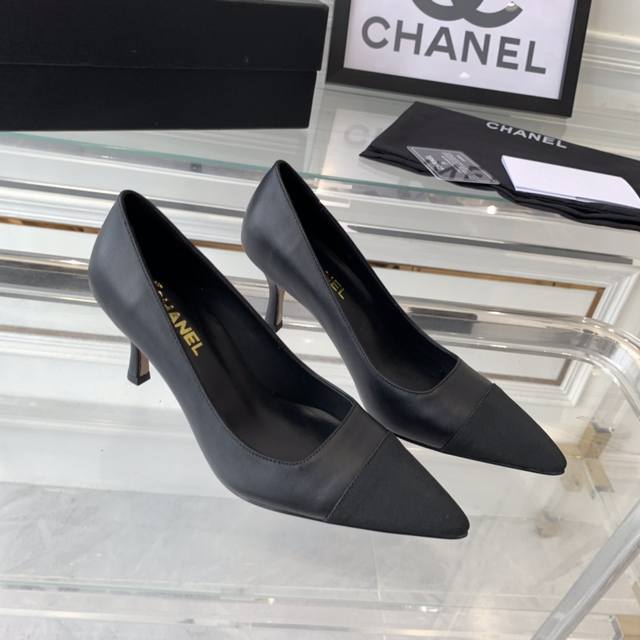 Chanel新款高跟单鞋 高品质出货 经典复古的设计 百搭款 皮质柔软上脚舒服 进口牛皮鞋面 羊皮垫脚 跟高7.5Cm Size:35-39 40 41订做