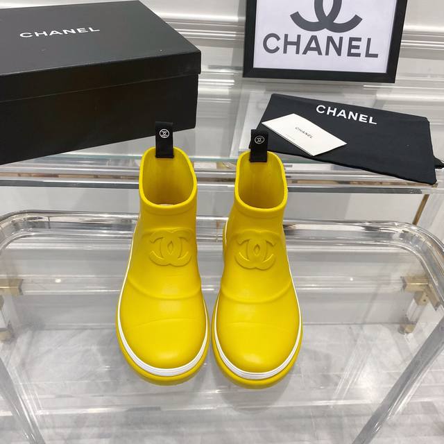 Chanel新款短筒雨靴 顶级版本 购入原版一比一开发 细节拉满 鞋底超软超舒服 时尚百搭潮流 非常值得购入 Size:35-40