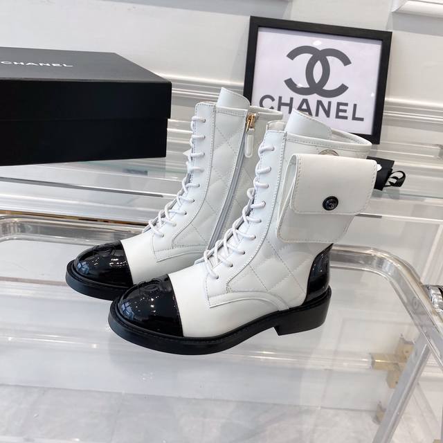 Chanel新款马丁靴 顶级版本 超级大爆款 今年主打款之一 出行必备单品 意大利进口牛皮鞋面 羊皮内里垫脚 原版tpu大底 Size.35-40