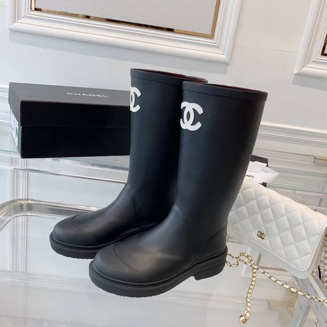 Chanel爆款雨靴 小红书网红推荐款 专柜一鞋难求 无合缝线橡胶硫化工艺顶级版本 与原版一致 Size 35-40