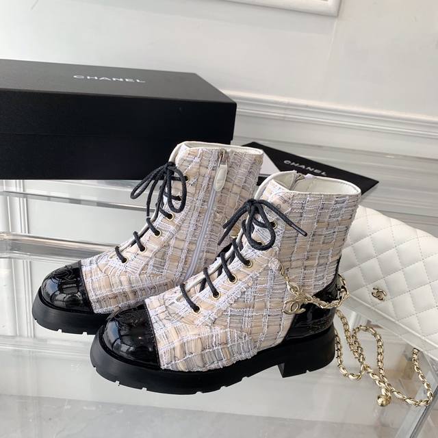 Chanel新款马丁靴靴 高版本 高级手工系列 低调奢华外表 原版花昵鞋面 羊皮垫脚 原版开模大底 Size:35-40