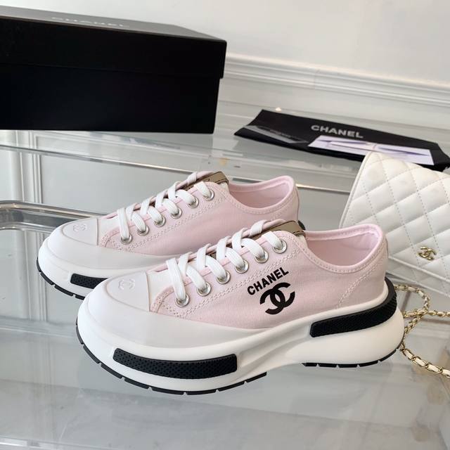 Chanel 23Ss早春新款帆布鞋 高版本出货 又是一款爆款来临 人手必备款 鞋面内里帆布 原版大底 Size:35-40