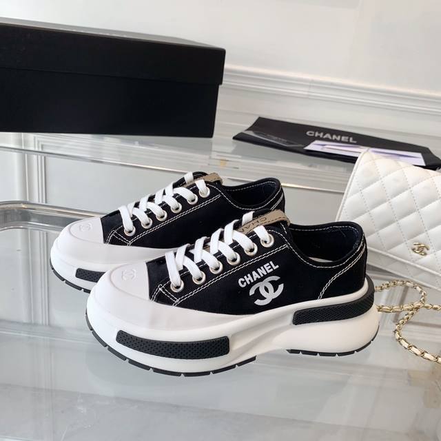 Chanel 23Ss早春新款帆布鞋 高版本出货 又是一款爆款来临 人手必备款 鞋面内里帆布 原版大底 Size:35-40