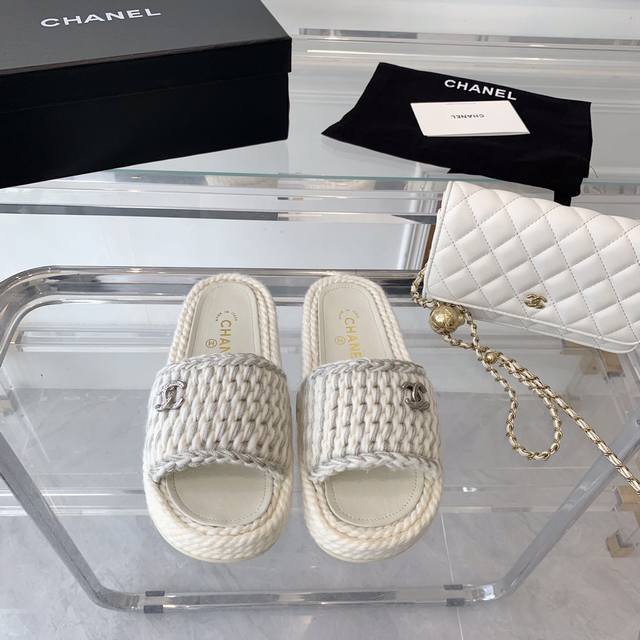 Chanel 2023新款编织拖鞋 夏日的小清新 简洁又干净 低调而奢华 精美又气质 原版面料 原版大底 Size 35-40
