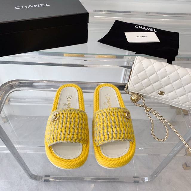 Chanel 2023新款编织拖鞋 夏日的小清新 简洁又干净 低调而奢华 精美又气质 原版面料 原版大底 Size 35-40