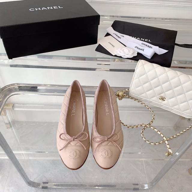 Chanel经典芭蕾舞鞋 这款就不用多说了 永不过时的万年款 羊皮鞋面 羊皮垫脚 意大利真皮大底 Size:35-40