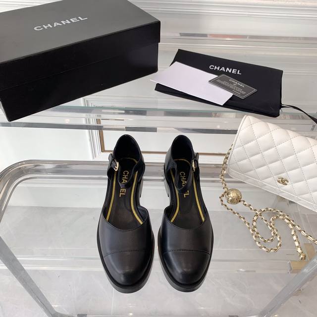 Chanel新款凉鞋 高版本 经典拼色元素大logo完美搭配 精致的五金装饰 原版混种羊皮鞋面 羊皮内里 原版多层真皮大底 Size:35-40