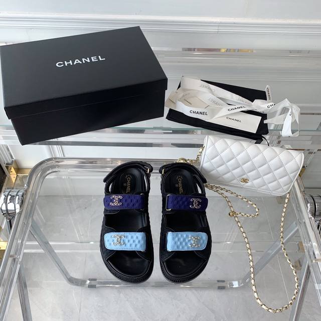 Chanel 新款沙滩凉鞋 原版开发 顶级版本 今年夏天必备单品 原版面料 进口五金 原版真皮大底 Size 35-40 41定做