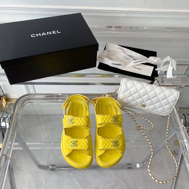 Chanel 新款沙滩凉鞋 原版开发 顶级版本 今年夏天必备单品 原版面料 进口五金 原版真皮大底 Size 35-40 41定做