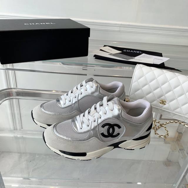 Chanel最新爆款运动鞋 正品级别 原版一比一3色组合大底 一款经典中的经典 时尚休闲永不过时的运动鞋 Size:35-40 41定做