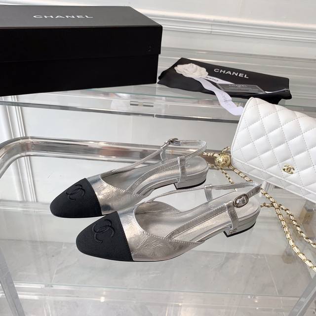 Chanel新款经典凉鞋 高版本 经典的传承 永不过时的一款凉鞋 进口羊皮鞋面 意大利进口真皮大底 平跟2Cm Size:35-40 34.41定做