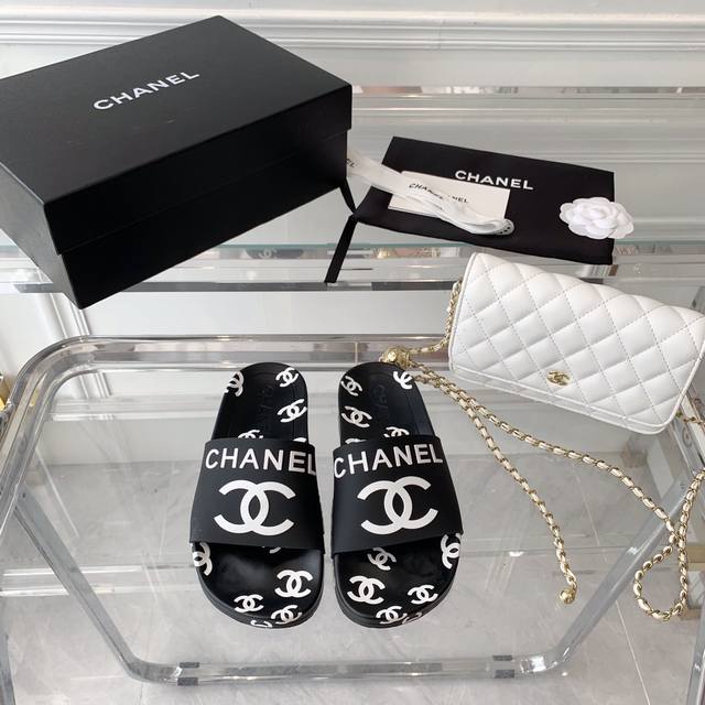 Chanel新款拖鞋 高版本 满满logo潮人必备出行单品 穿上它满满的高级感 旅游必备 Size 35-40