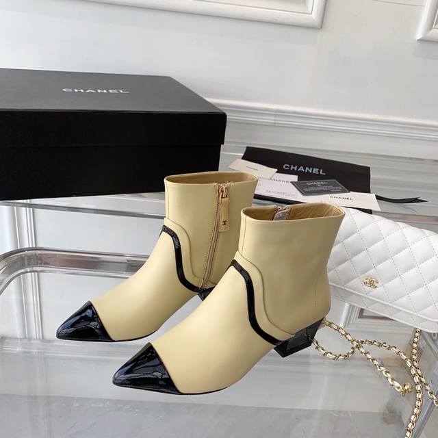 Chanel新款秋冬短靴 高版本 原版一比一开发 绝对值得入手的一款靴子 进口牛皮鞋面 羊皮内里 原版定制大底 Size 35-40