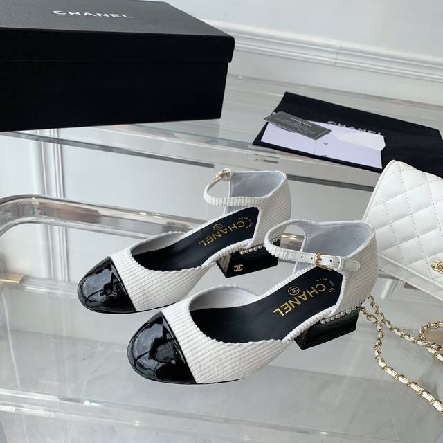 Chanel新款珍珠粗跟凉鞋 高版本 剁手系列爆款来了 各大网红博主的选择 原版一比一开发 羊皮垫脚 原版真皮大底 Size 35-40 34 41定做