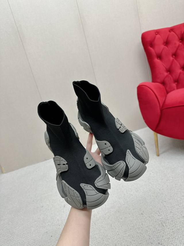 女款p 男款 Camperlab看步推出最新运动鞋款式tormenta系列老爹鞋 亮点在于采用了先进的可持续材料和制鞋方法 Tormenta的全新设计理念为通过