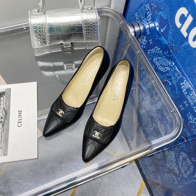 2042Ss Chanel早春夏新款根鞋 Chanel新款小香凉鞋真的太美了 知性优雅女人味并存 小牛皮材质 羊皮垫脚 真皮大地 码数35-40