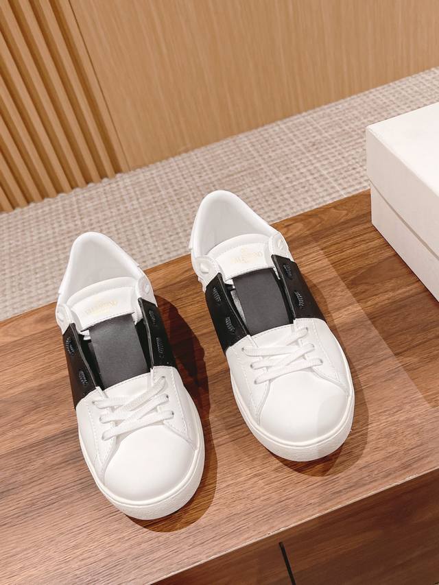 Valentino 华伦天奴新款休闲小白鞋鞋 市面最高版本 最高端版本 购买原版1:1开模复制 -进口丝绸小牛皮面 牛皮内里 牛皮踮脚 正品一致注塑鞋垫 -套楦
