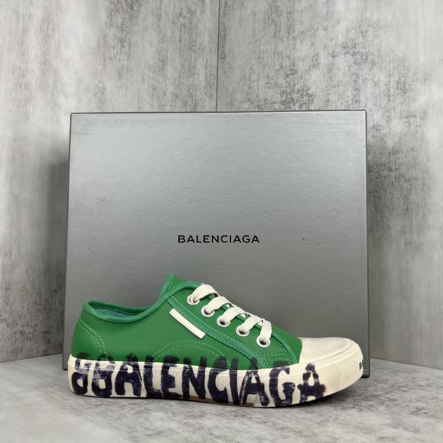 新款上架balenciaga 战损脏脏鞋 顶级版本 巴黎世家paris Sneakers灵感来源60年代硫化鞋.继续着demna式的对主流华丽时尚的反叛态度 定