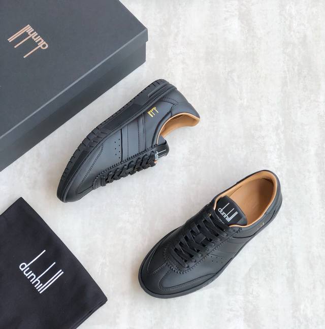 Dunhill 登喜路 新品男士白色系带休闲鞋 Dunhill1893年在英国创于一位年轻企业家和发明家 Alfred Dunhill之手 历经百年成长为世界知
