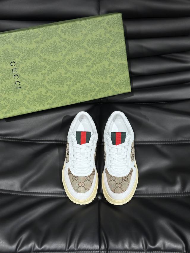 Gucc* Re-Web系列情侣款织带皮革运动鞋 作为sabato De Sarno为gucci打造的首款运动鞋 Re-Web系列焕新演绎品牌经典条纹 以大胆不