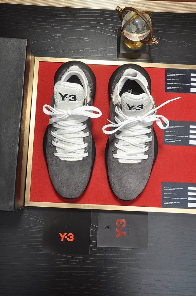 出厂价 Y-3 原单高品质 Y3情侣款高端品牌 最新力作 采用最新科技 弹跳助力鞋 让行走更加便捷舒适 独家新款 惊世之作 原版1 1复刻 打造时尚个性衬托你的