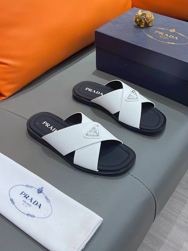 商品名称prada 普拉达 正规码数: 38-44 拖鞋 商品材料 精选进口原版面料 原厂特供原版底