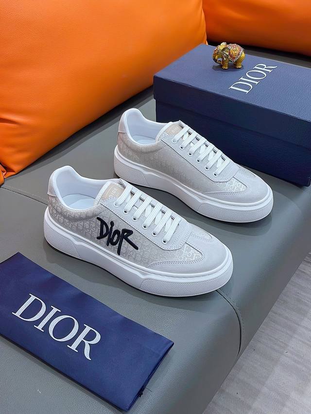 商品名称 Dior 迪奥 正规码数: 38-44 休闲鞋 商品材料 精选 牛皮鞋面 舒适羊皮内里 原厂特供大底
