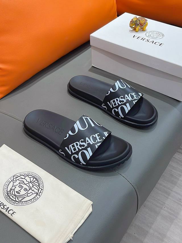 商品名称 Versace 范思哲 正规码数: 38-44 拖鞋 商品材料 精选意大利进口原版面料 原厂特供原版底