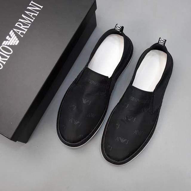 Armani 阿玛尼 批 透气小布鞋 鞋面采用舒适透气布料 超轻橡胶发泡大底 男款38-44