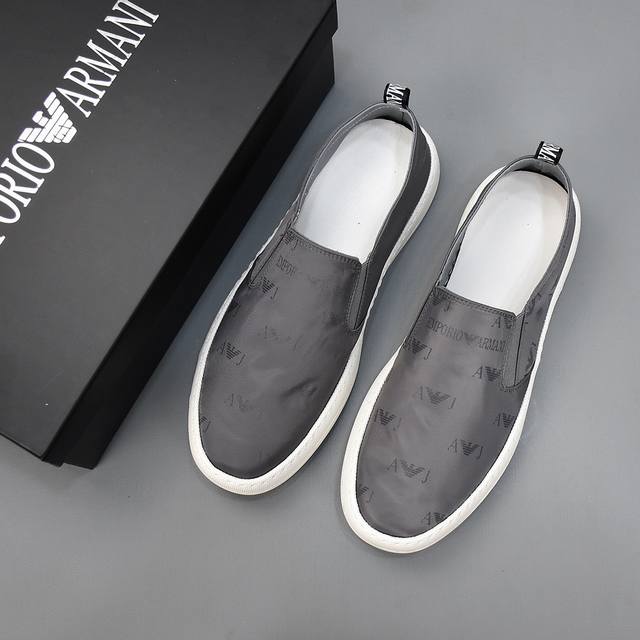 Armani 阿玛尼 批 透气小布鞋 鞋面采用舒适透气布料 超轻橡胶发泡大底 男款38-44