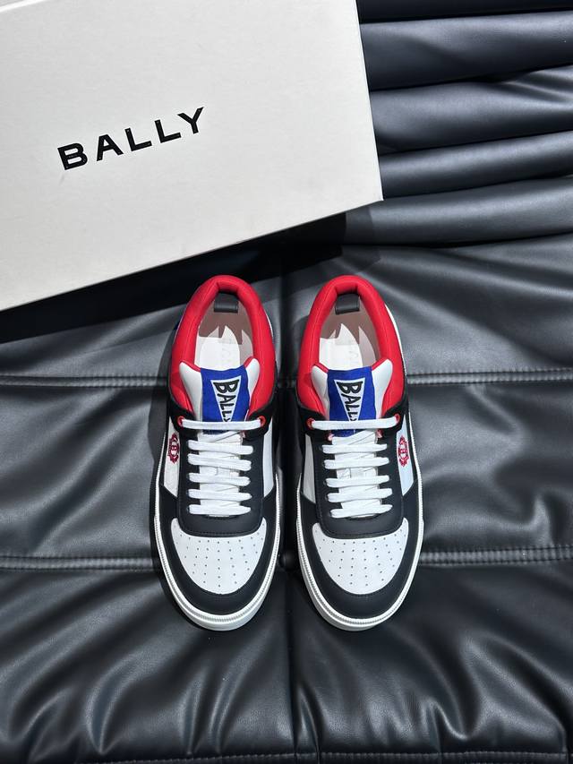 Bally 巴利低帮休闲鞋 采用小牛皮鞋面 进口牛皮内里 皮质质感细腻光滑有光泽 上脚非常轻便舒适 Size 38-44