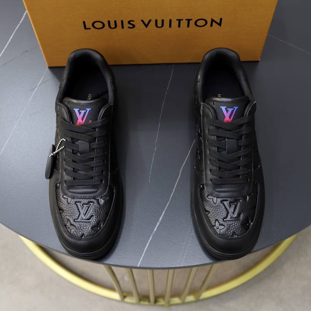 出厂价 顶级原单 品牌 Louis Vuitton Lv.路易威登 材质 原工厂牛皮材料 1 1原板大底 舒适内里 款式类型 休闲运动 板鞋 等级 专柜品质 顶