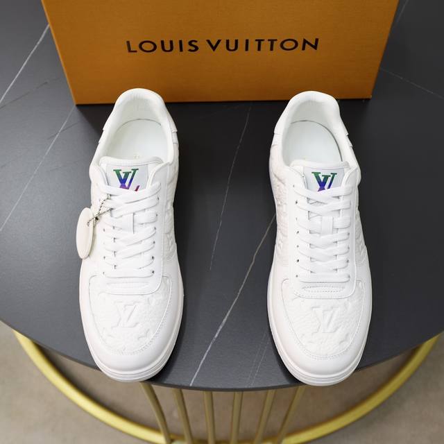 出厂价 顶级原单 品牌 Louis Vuitton Lv.路易威登 材质 原工厂牛皮材料 1 1原板大底 舒适内里 款式类型 休闲运动 板鞋 等级 专柜品质 顶