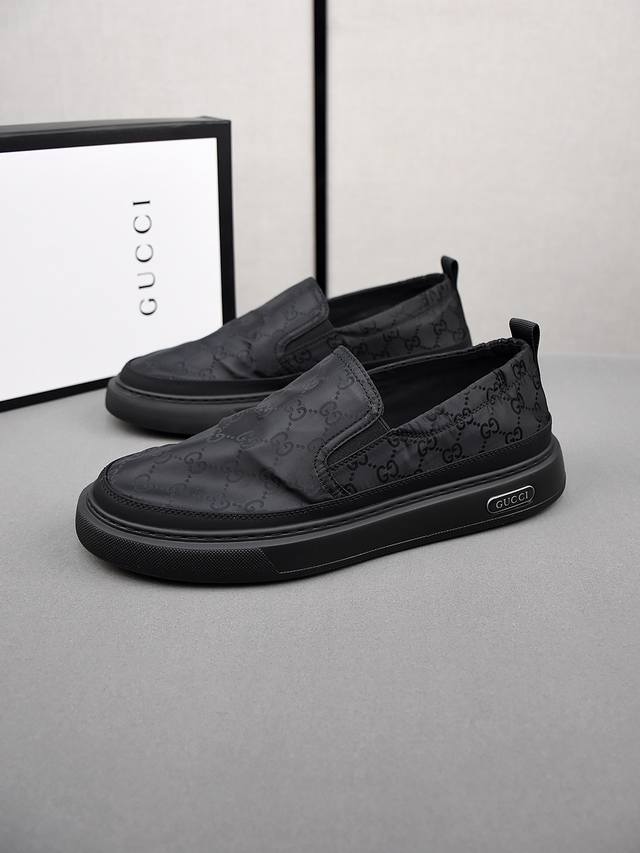 Gucci 古驰 批 时尚小布鞋 鞋面采用透气布料 橡胶发泡鞋底 男码38-44